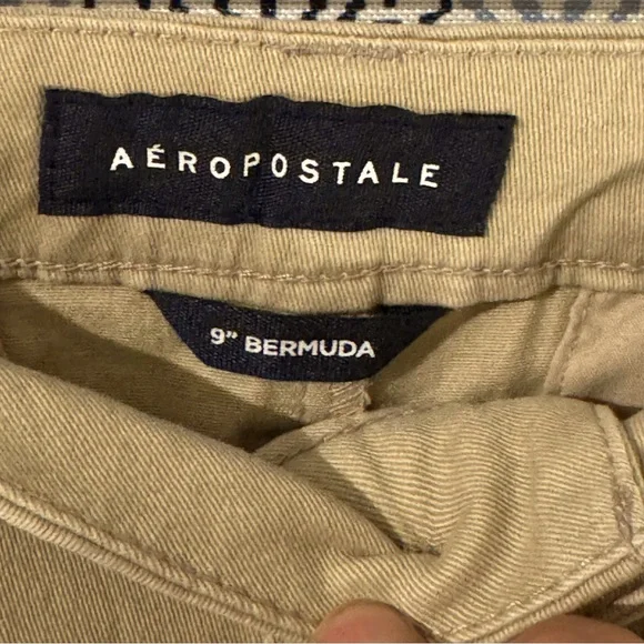 Aeropostale Bermuda Khaki Shorts - Picture 7 of 8